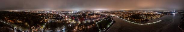 panorama dei droni su stoccolma di notte - stockholm panoramic bridge city foto e immagini stock