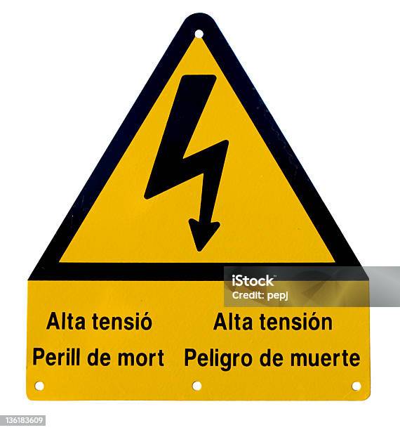 Señal De Peligro La Electrocución Foto de stock y más banco de imágenes de Alerta - Alerta, Amarillo - Color, Blanco - Color