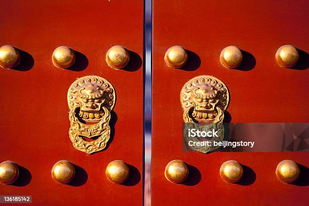 China Puerta Rojo Foto de stock y más banco de imágenes de Chino - Oriental - Chino - Oriental, Cultura china, Puerta - Entrada