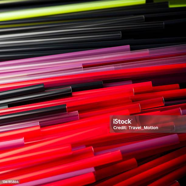 Multicolore Plastica Bere Cannule - Fotografie stock e altre immagini di Astratto - Astratto, Bibita, Cannuccia