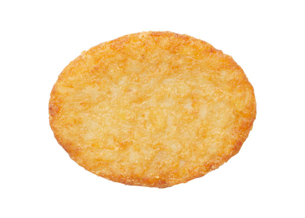 empanada de patata o hash brown de forma ovalada - patata picada y frita fotografías e imágenes de stock