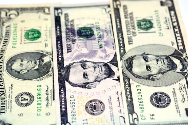 5 5ドル紙幣は、逆に反対とリンカーン記念碑にエイブラハム・リンカーン大統領の画像を備えています - us treasury department ストックフォトと画像