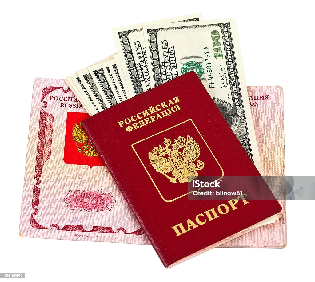 ロシアパスポートおよび米ドルで分離白背景 - アイデンティティーのロイヤリティフリーストックフォト