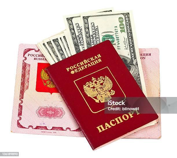 Passaporte Russo E Nos Dólares Isolado Em Fundo Branco - Fotografias de stock e mais imagens de Bilhete de Identidade