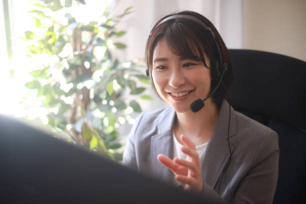 Female employee making a video call Female employee making a video call only japanese stock pictures, royalty-free photos & images