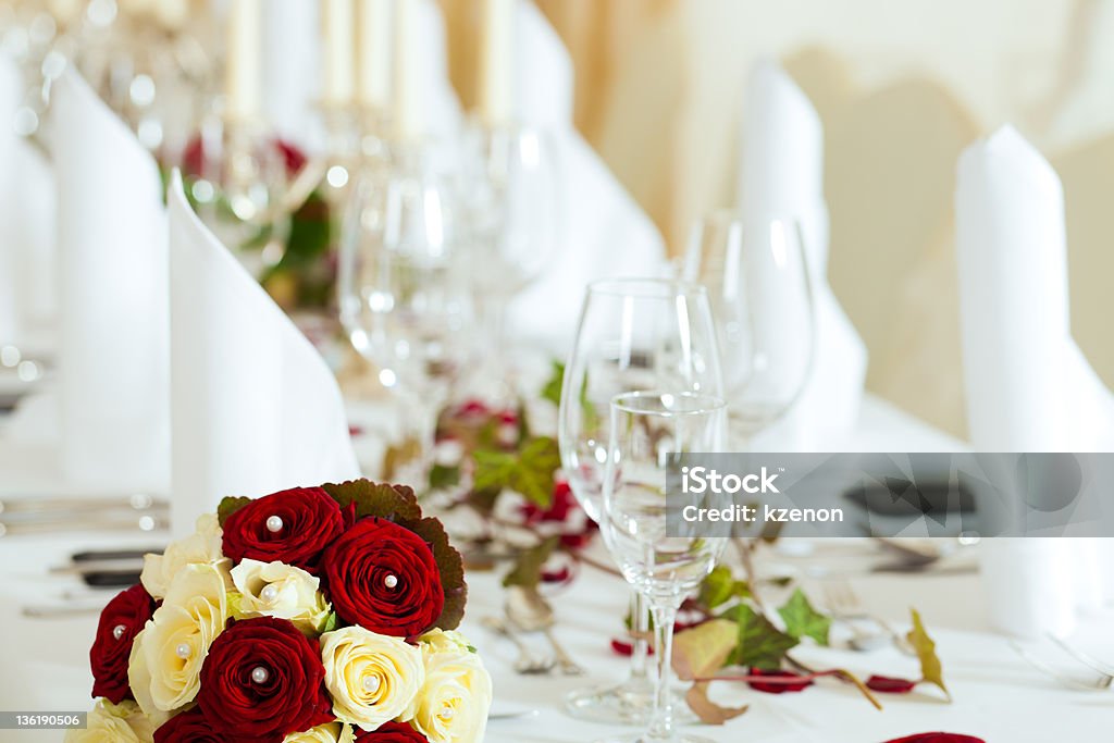 Mesa en un banquete de bodas - Foto de stock de Banquete libre de derechos