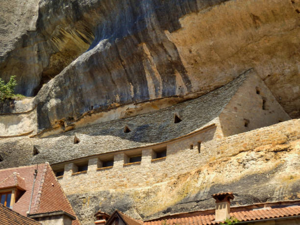 istock Limestone cliffs in Les Eyzies, Dordogne, France 1361911090