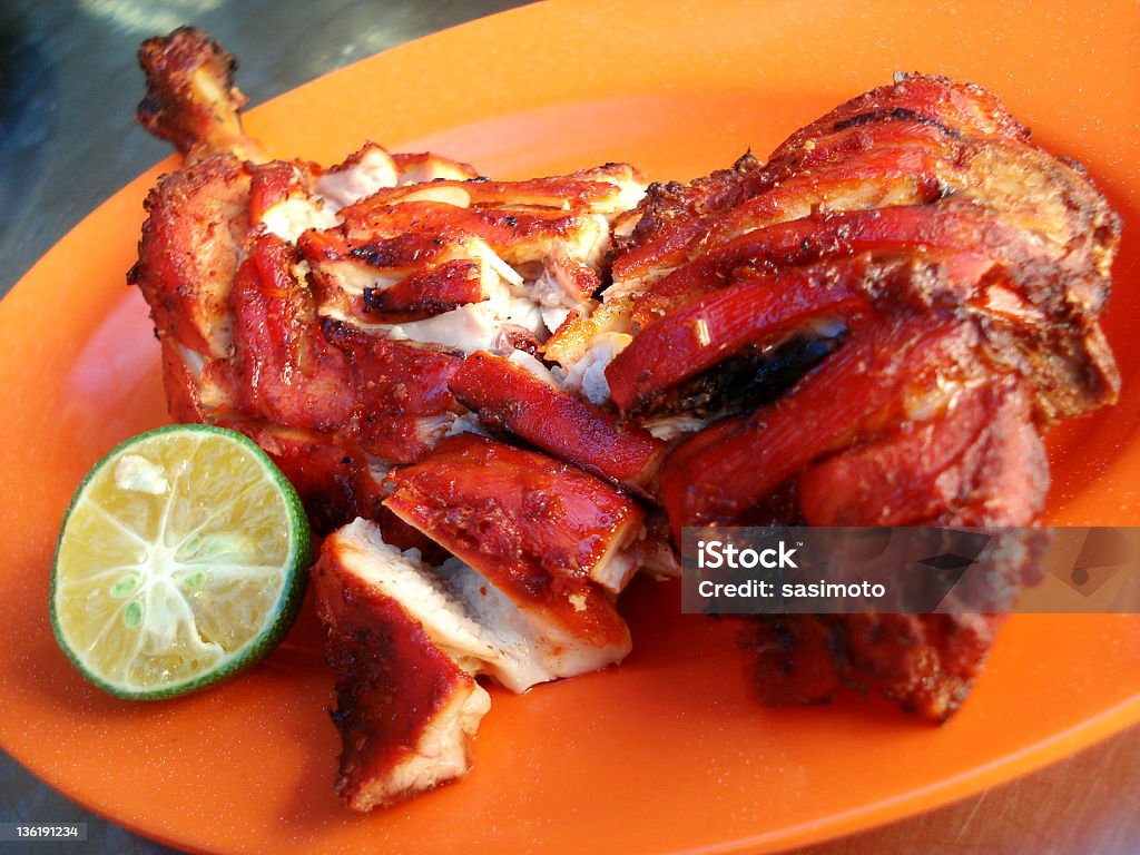 Plato de la parrilla, pollo Tandoori, famoso comida hindú. - Foto de stock de A la Parrilla libre de derechos