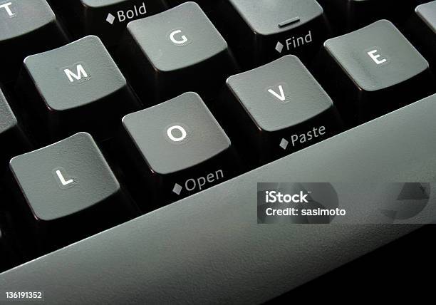 Teclado Com Alfabeto Um Amornamoro Pela Internet - Fotografias de stock e mais imagens de Alfabeto - Alfabeto, Amor, Carta - Documento