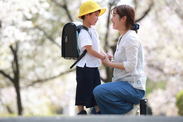 Mother encouraging boys who dislike going to school Mother encouraging boys who dislike going to school randoseru stock pictures, royalty-free photos & images