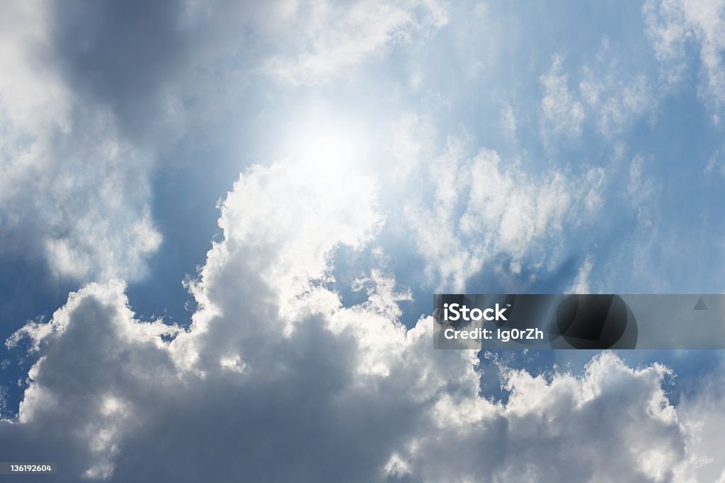 Soleil dans le ciel - Photo de Bleu libre de droits