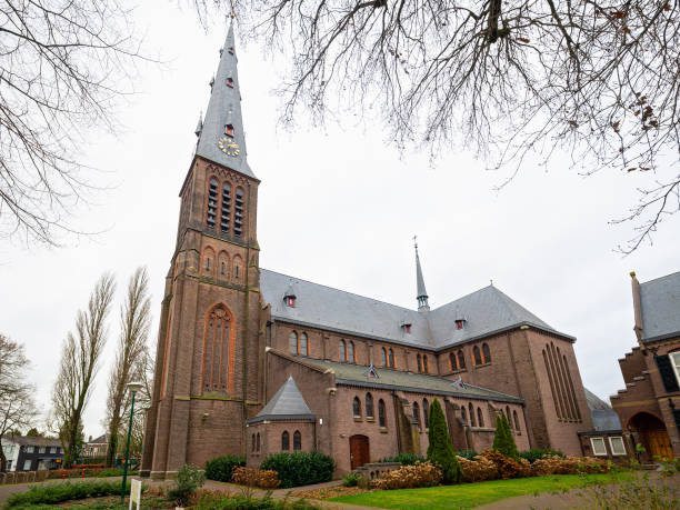 네덜란드 블라우텐의 높은 가톨릭 교회 - van vleuten 뉴스 사진 이미지