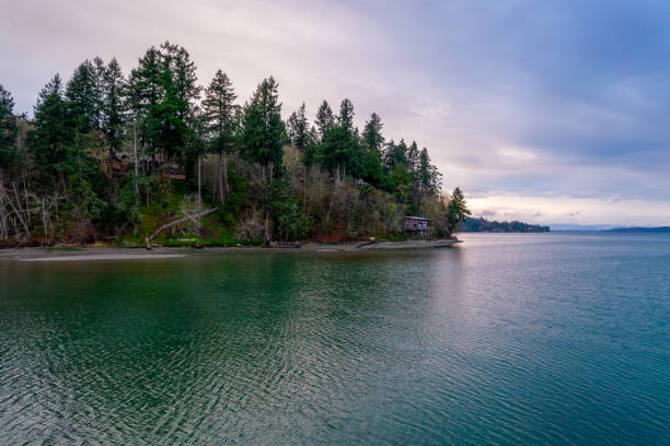 日暮れ時にニスクアリーが手を伸ばす - water tranquil scene puget sound cloudscape ストックフォトと画像