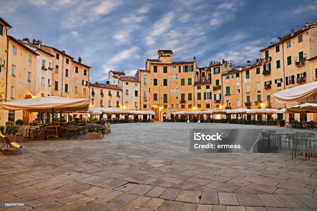 Lucca, Tuscany, Italy: the ancient elliptical Amphitheater square with outdoor bars and restaurants in the old town of the medieval city Lucca, Tuscany, Italy: the ancient elliptical Amphitheater square (Piazza dell'anfiteatro) with outdoor bars and restaurants in the old town of the medieval city Lucca Stock Photo