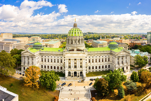 Capitolio del Estado de Pensilvania, en Harrisburg en un día soleado. photo
