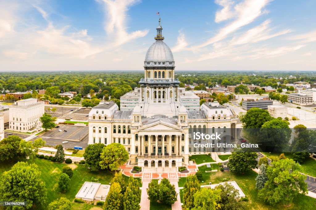Illinois State Capitol, in Springfield on a sunny afternoon. Drone view of the Illinois State Capitol, in Springfield. Illinois State Capitol houses the legislative and executive branches of the government of the U.S. state of Illinois Illinois Stock Photo
