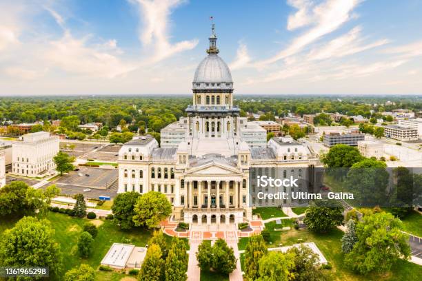 Illinois State Capitol In Springfield On A Sunny Afternoon Stock Photo - Download Image Now