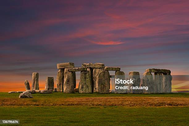 Stonehenge Bei Sonnenuntergang Stockfoto und mehr Bilder von Stonehenge - Stonehenge, Vereinigtes Königreich, England