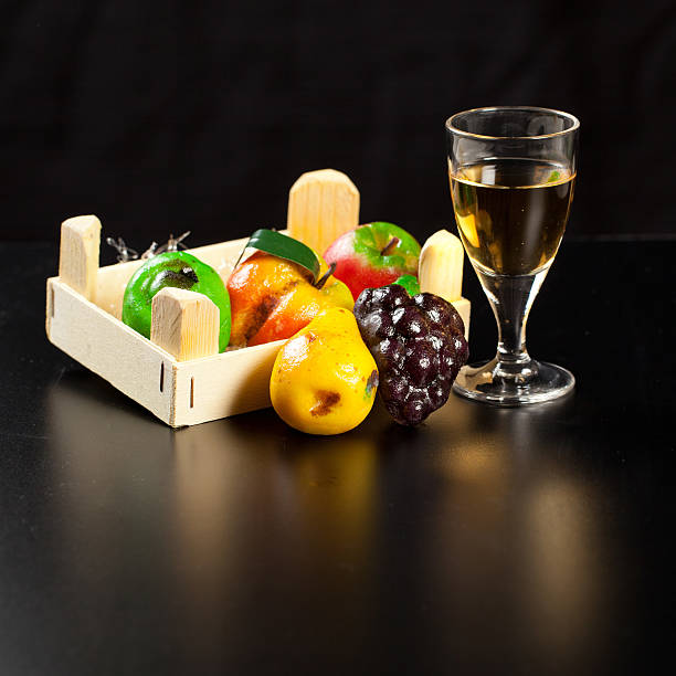 sweet mazapán frutas - port wine wine pear glass fotografías e imágenes de stock