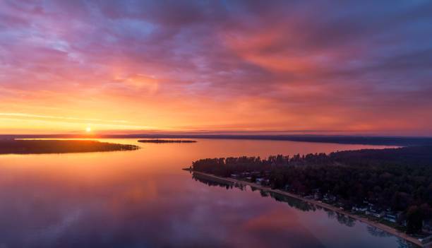 istock Higgins Lake Magenta Sunset 1361998394