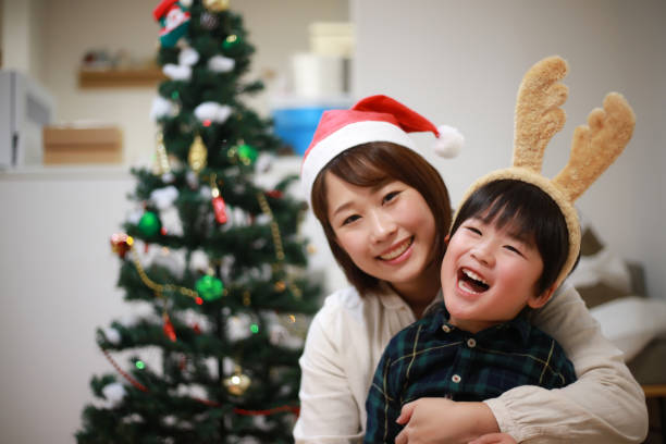 istock Smiley parent and child 1362011879
