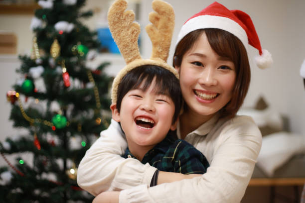 istock Smiley parent and child 1362011886