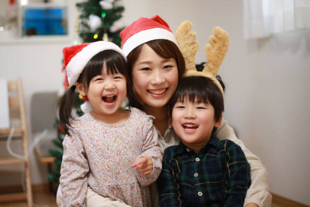 istock Smiley parent and child 1362011897
