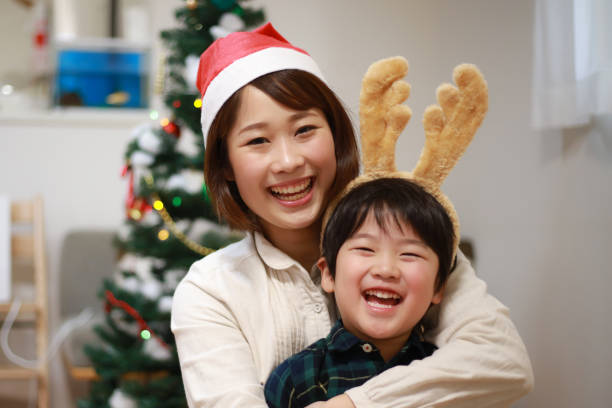 istock Smiley parent and child 1362011899