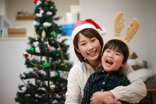 istock Smiley parent and child 1362011929
