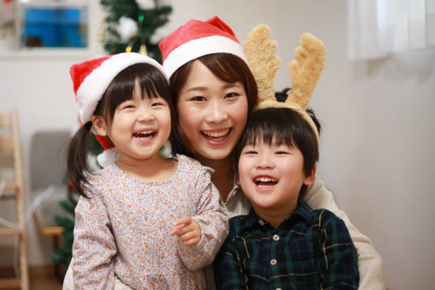 istock Smiley parent and child 1362011964