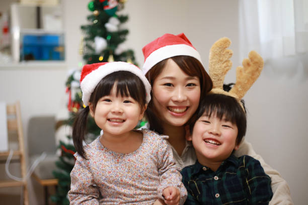 istock Smiley parent and child 1362012633