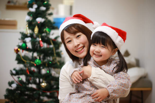istock Smiley parent and child 1362013319