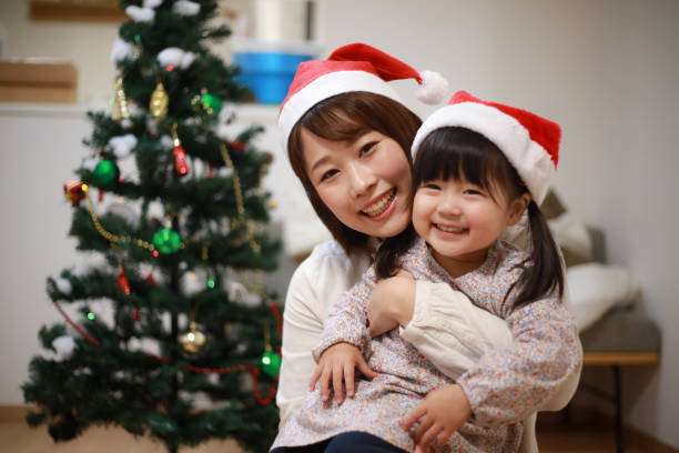 istock Smiley parent and child 1362013320
