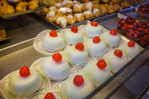 Traditional Italian patisserie from Sicily. In Messina also called Minne di Sant’ Agata. They are small version of the cassata.