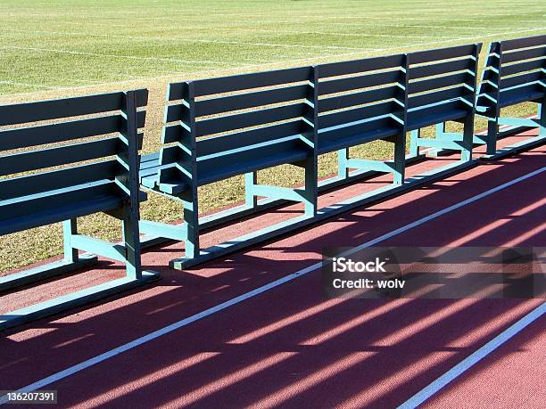 Foto de Excelente Vista De Tirar Aparelhos De Musculação e mais fotos de stock de Assento - Assento, Banco - Assento, Cadeira