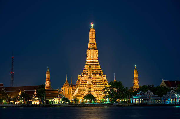 istock Wat Arun Temple Bangkok 136207765