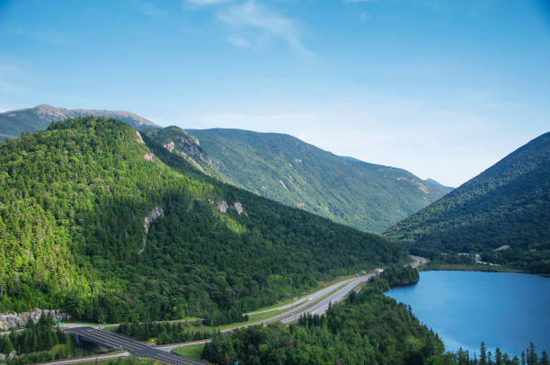aerial view of echo lake from atop artists bluff new hampshire Interstate highway 93 through Franconia notch near echo lake at the base of cannon mountain in the white mountain region of franconia new hampshire. franconia stock pictures, royalty-free photos & images