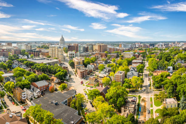 panorama madison i kapitol stanu wisconsin - madison wisconsin zdjęcia i obrazy z banku zdjęć