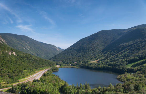 echo lake and franconia notch landscape new hampshire Interstate highway 93 through Franconia notch near echo lake at the base of cannon mountain in the white mountain region of franconia new hampshire stock pictures, royalty-free photos & images