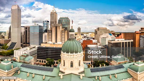 Indiana Statehouse And Indianapolis Skyline On A Sunny Afternoon Stock Photo - Download Image Now