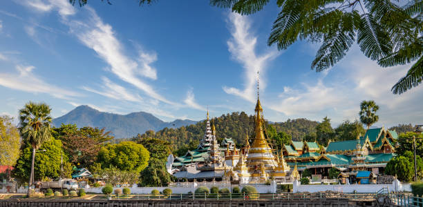 храм ват чонг кам - mae hong son province стоковые фото и изображения