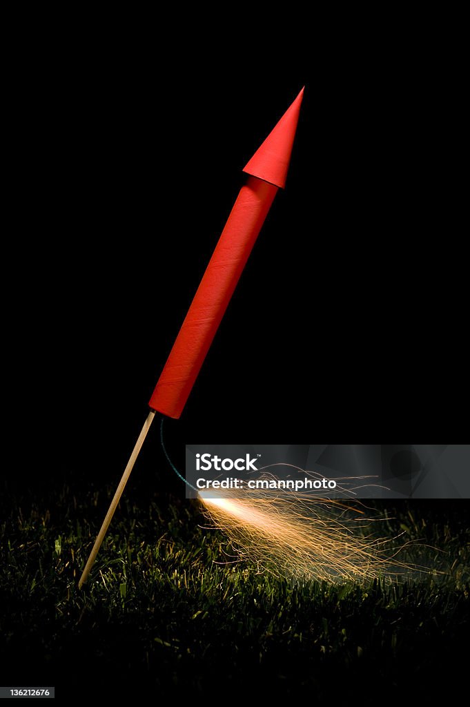 실행 빨간색 로켓/파이어워크 - 로열티 프리 검은색 스톡 사진