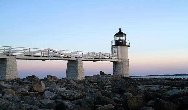 faro di marshall point, me - pemaquid peninsula sea maine coastline foto e immagini stock