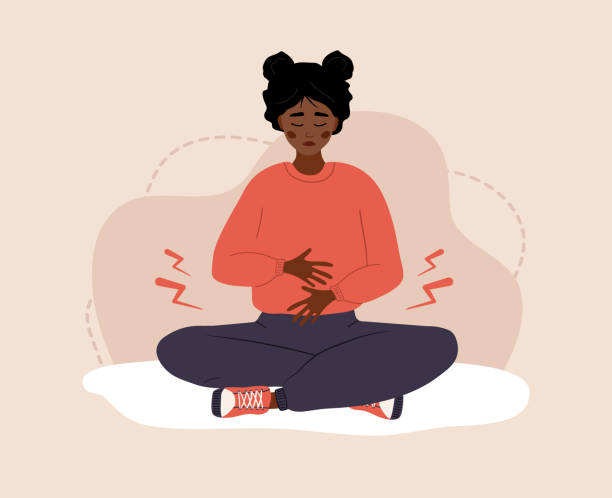 illustrations, cliparts, dessins animés et icônes de douleurs menstruelles. femme africaine triste avec des crampes abdominales ou des symptômes de syndrome prémenstruel. problèmes quotidiens critiques chez les femmes. illustration vectorielle dans un style de dessin animé plat - menstruation