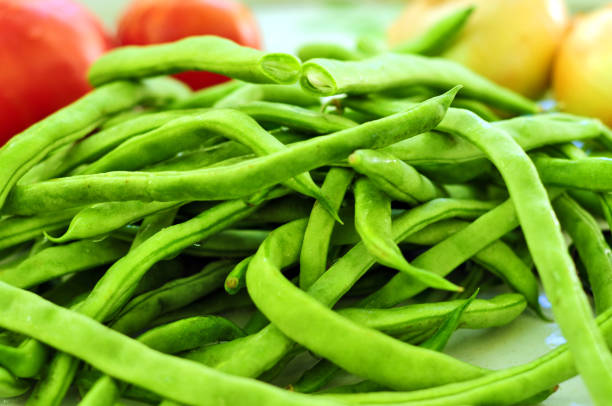 judías verdes frescas orgánicas - bean pod fotografías e imágenes de stock