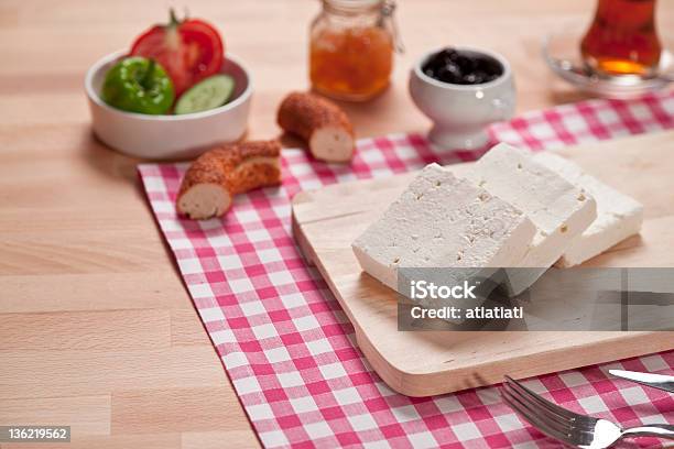 Blanco Queso En El Desayuno Foto de stock y más banco de imágenes de Aceituna - Aceituna, Alimento, Amarillo - Color