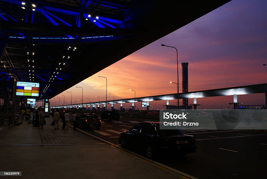 De l'aéroport au coucher du soleil - Photo de Arrivée libre de droits