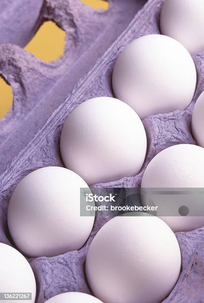 Foto de Dúzia De Ovos Closeup e mais fotos de stock de Aberto - Aberto, Alimentação Saudável, Amarelo