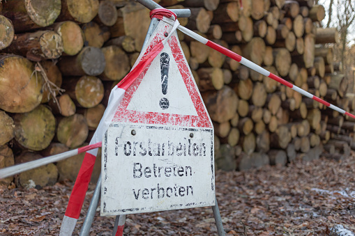 Information sign in german language: \