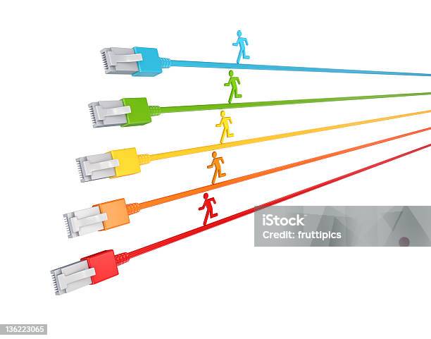 Colorido 3d Pequeña Gente Corriendo En Una Unidad Foto de stock y más banco de imágenes de Cable de ordenador - Cable de ordenador, Colorido, Competición